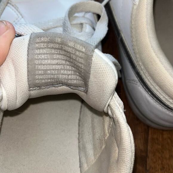 NIKE Capri III LTH Sneaker Womens Size 8.5 White Metallic Swoosh Low Top Lace Up - Picture 9 of 10